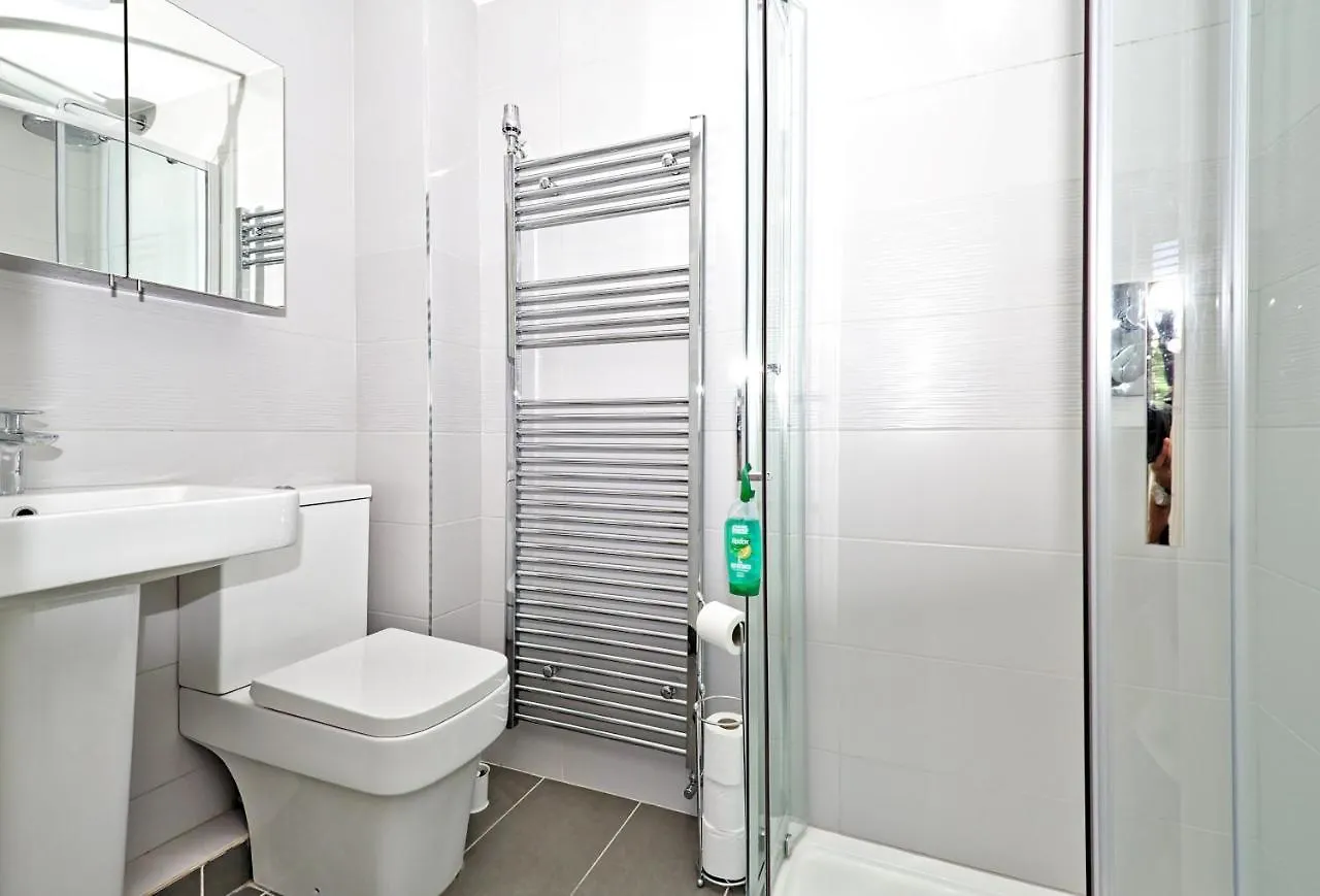 Harlinger Lodge Annexe London Guest house